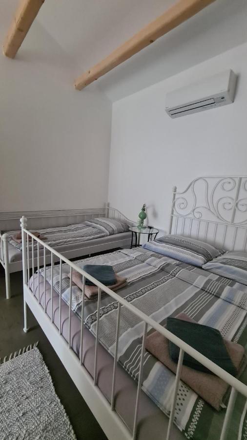 La Bobul Apartments Drnholec ภายนอก รูปภาพ