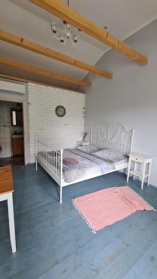 La Bobul Apartments Drnholec ภายนอก รูปภาพ