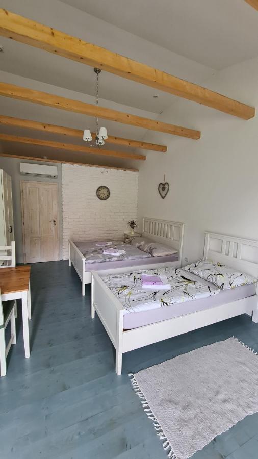 La Bobul Apartments Drnholec ภายนอก รูปภาพ