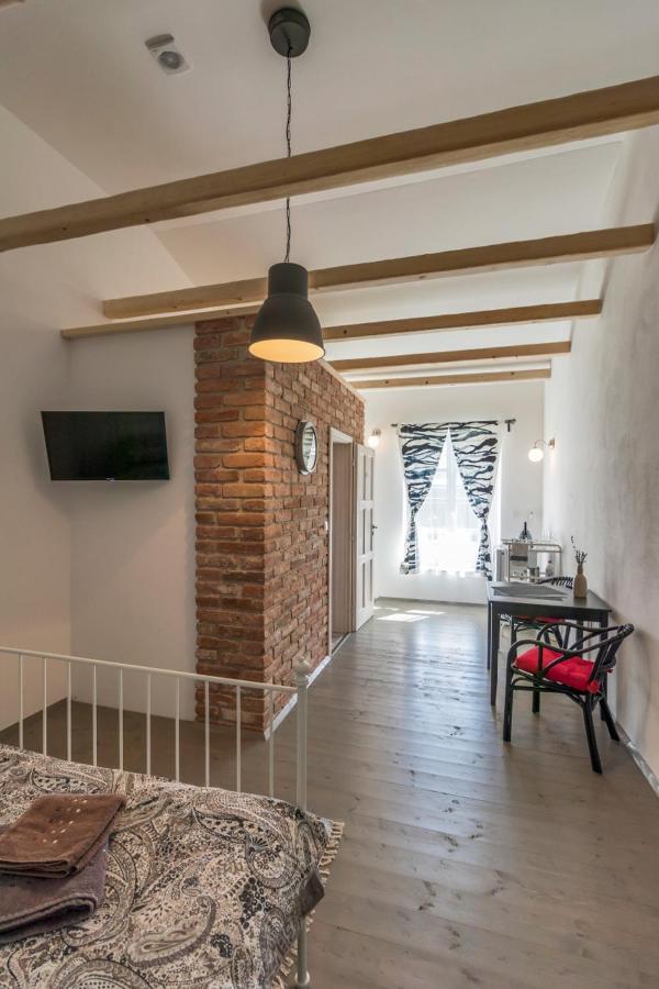 La Bobul Apartments Drnholec ภายนอก รูปภาพ