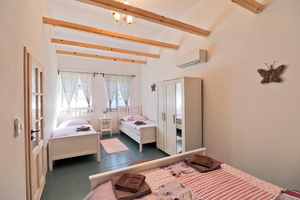 La Bobul Apartments Drnholec ภายนอก รูปภาพ